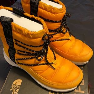 The North Face thermoball lace up snow boots